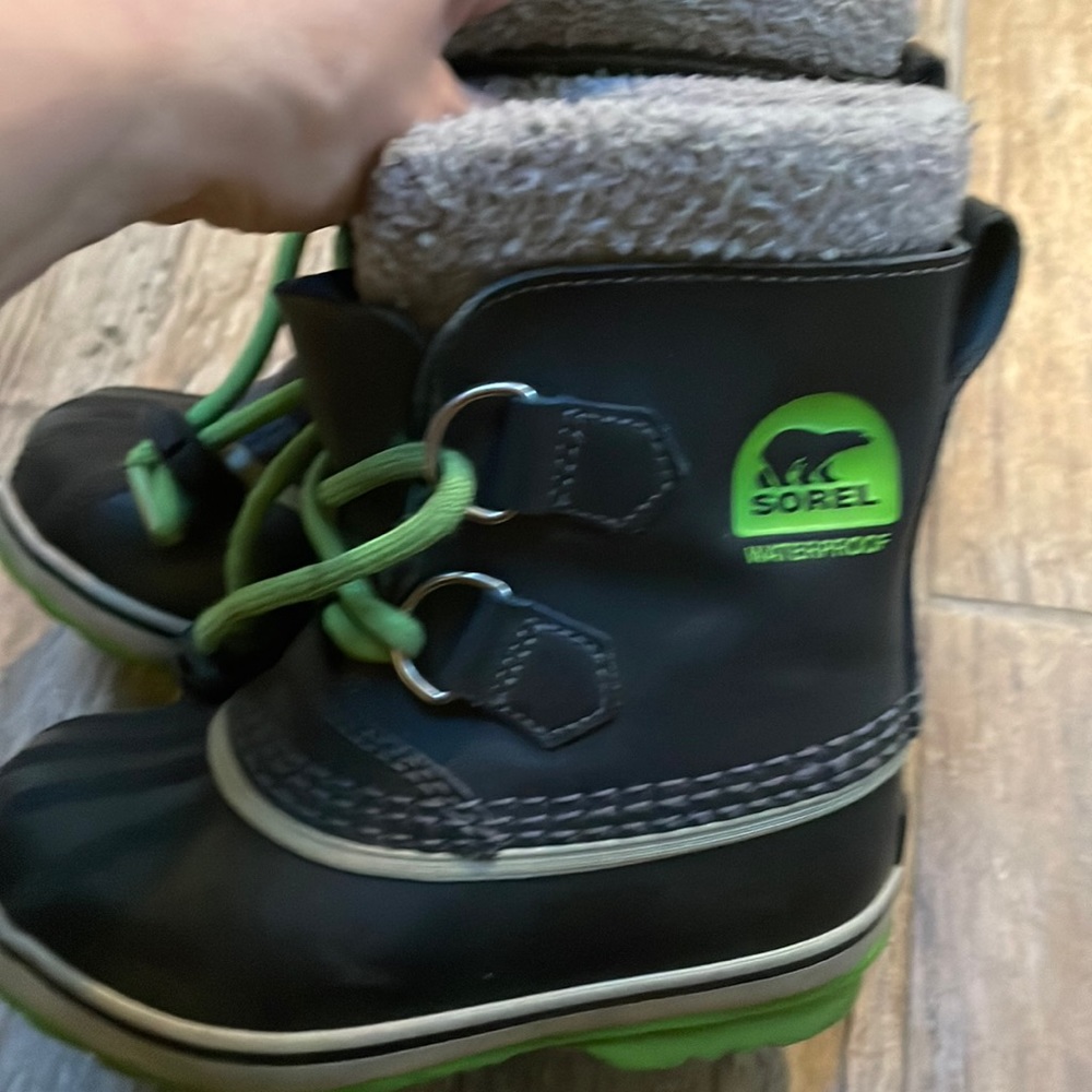 Snow boots